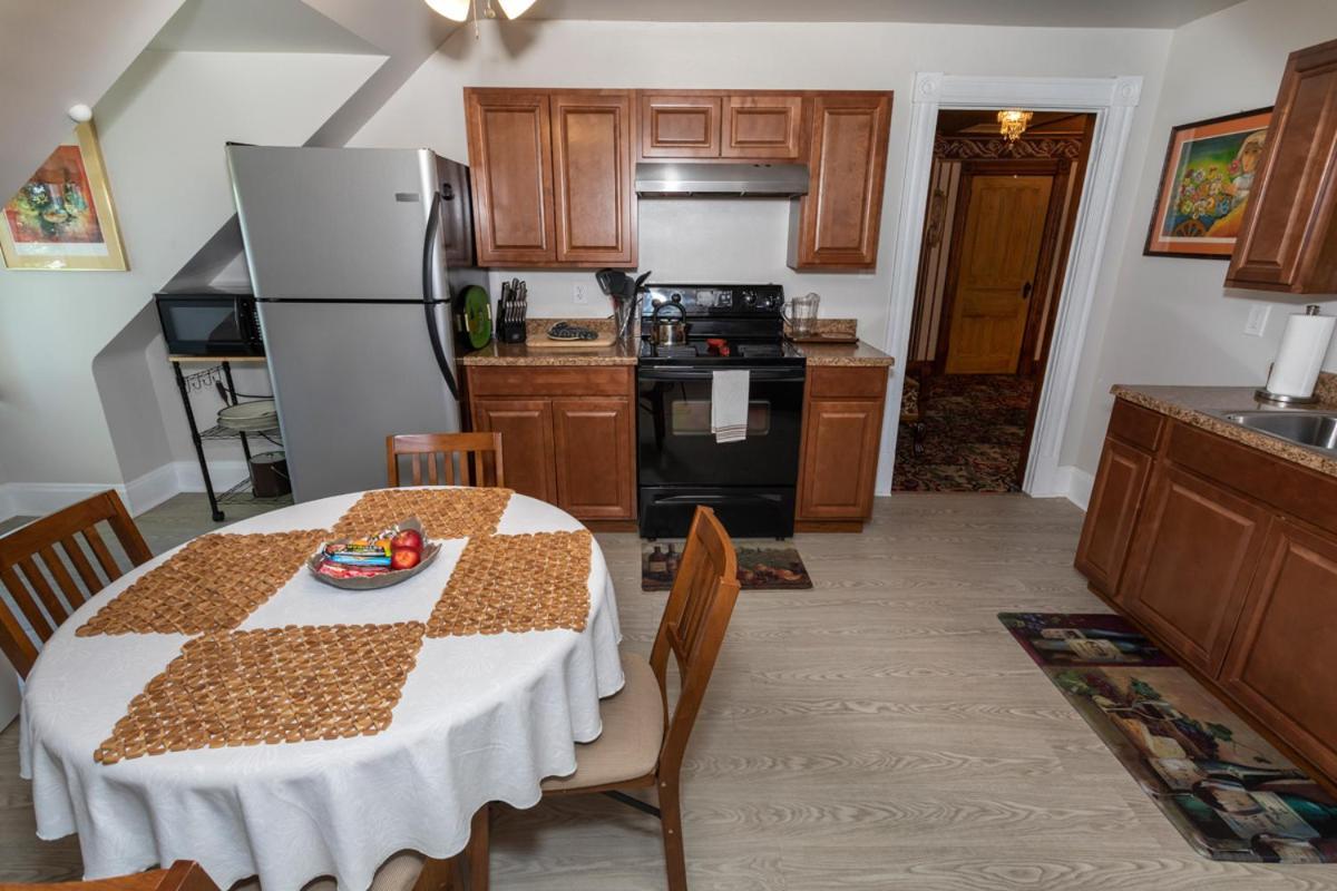 South Broadway Manor B&B - Near Fallingwater, Ohiopyle State Park, Hiking & Biking Trails Gap Scottdale Exterior foto