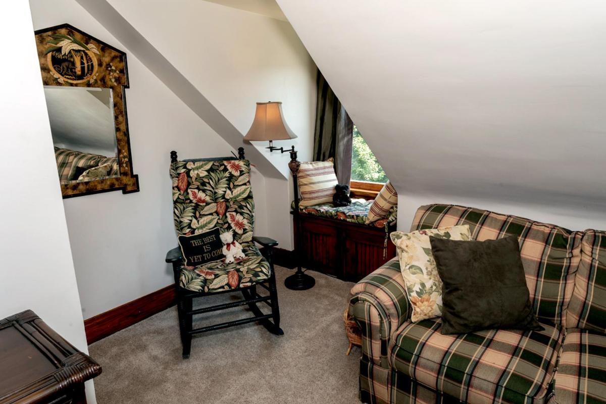 South Broadway Manor B&B - Near Fallingwater, Ohiopyle State Park, Hiking & Biking Trails Gap Scottdale Exterior foto